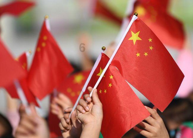 54岁王柠怎么忍心下手?剧中与小13岁男演员腻歪,表情享受没眼看