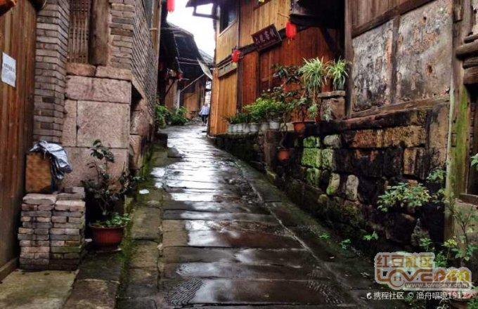 长方形游泳池占地面积为600平方米+已知它的宽是40米先写等量关系？游戏画面